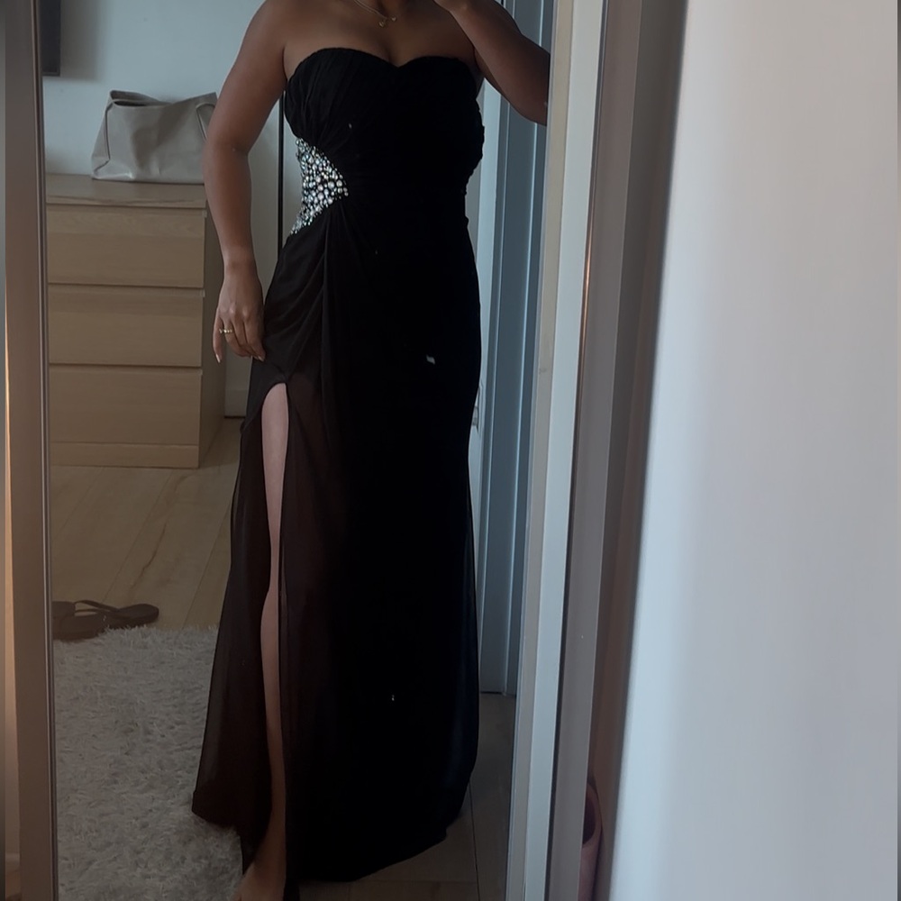 Elegant Black Strapless Evening Dress